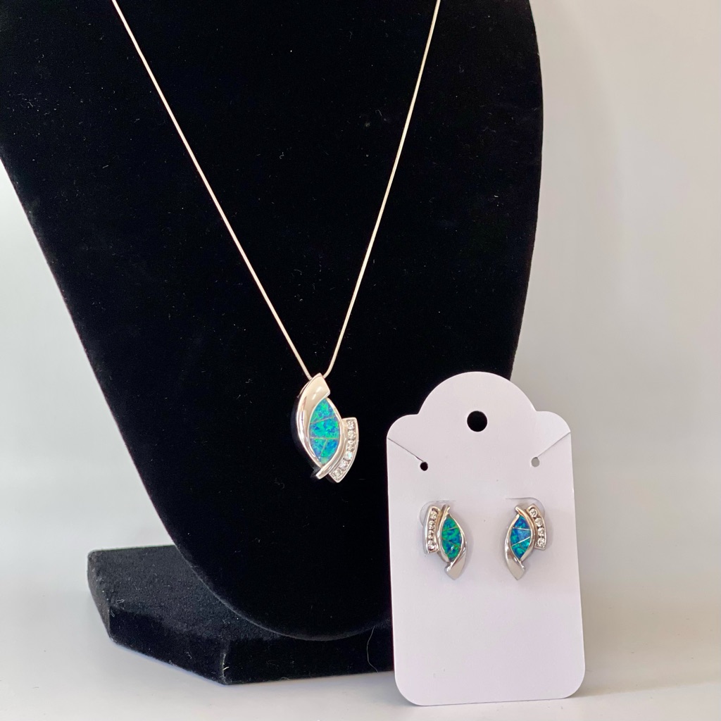 Diamond Cut Australian Opal Pendant Necklace W/Matching Earring Set